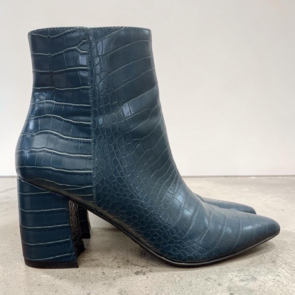Steve Madden Teal Croc Embossed Pointed Toe Ankle Boots Block Heel Size 7
